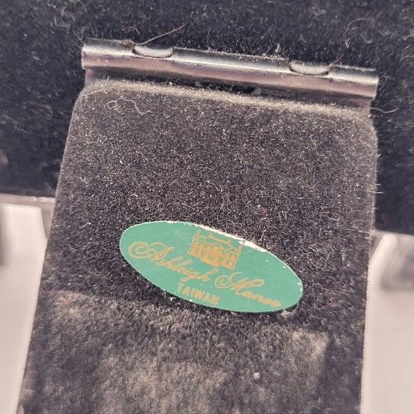 Folk Frames By Ruth Reynolds Darby For Ashleigh Manor Happy Dog Picture Frame - Picture 4 of 8